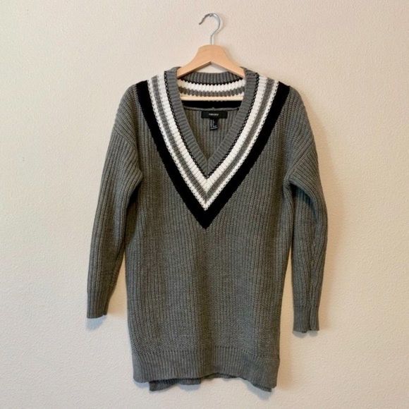 FOREVER 21 Preppy Grey V Neck Side Slit Sweater S - Picture 2 of 3